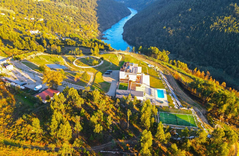 Serra & Court Retreat