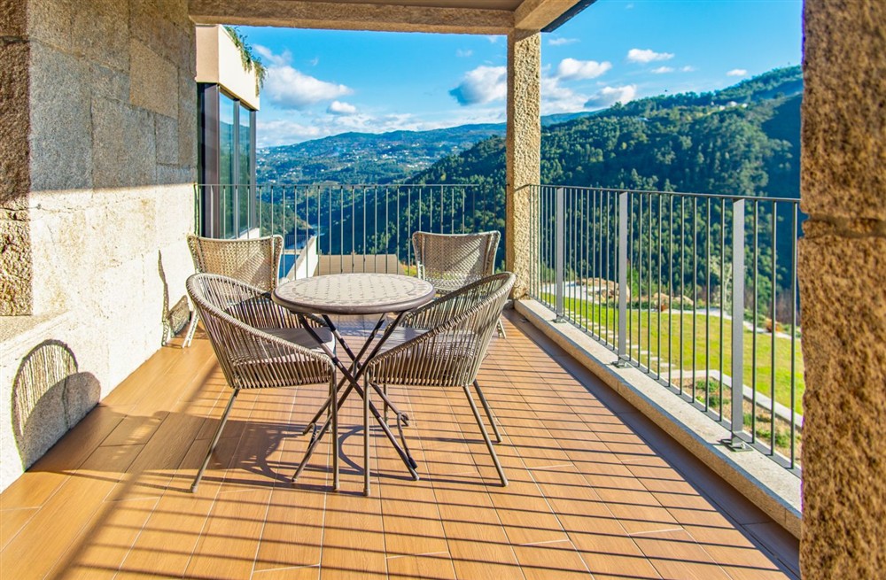 Serra & Court Retreat