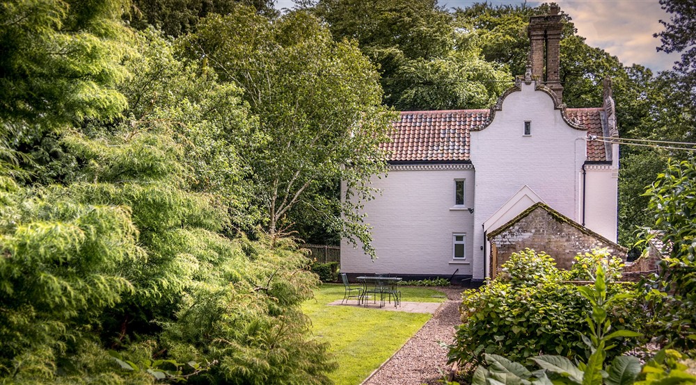 Sextons Lodge and its lawned garden, Norfolk at Sexton's Lodge in Norwich, Norfolk