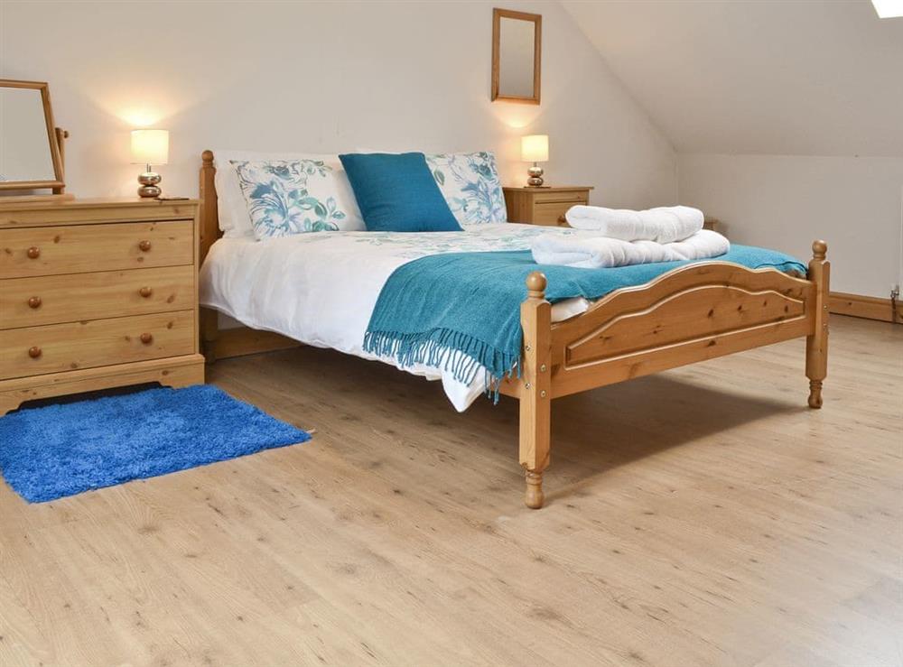 Double bedroom (photo 2) at Sgubor Wennol Ty Du in Pwllheli, Gwynedd