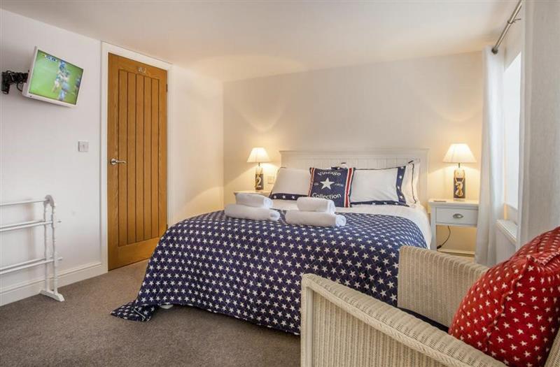 Double bedroom (photo 2) at Shaldon Cottage, Teignmouth, Devon