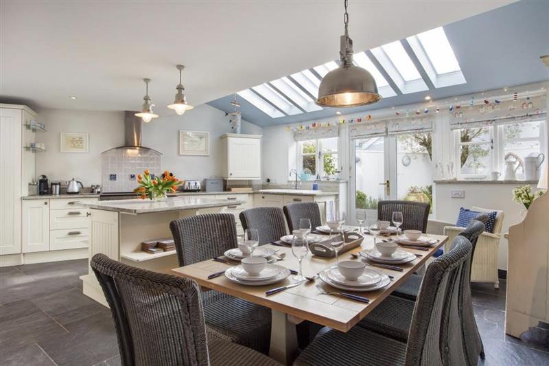 The kitchen and dining area at Shaldon Cottage, Teignmouth, Devon