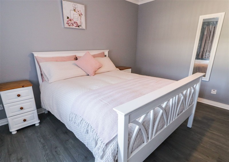 A bedroom in Shalom Apartment 100A (photo 2) at Shalom Apartment 100A, Markethill