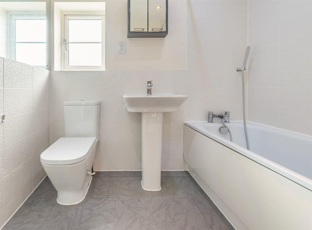 Bathroom (photo 4) at Shammah Place in Kingston Bagpuize, near Abingdon, Oxfordshire