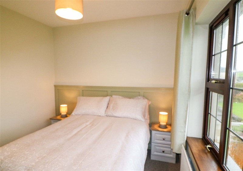 One of the 4 bedrooms (photo 4) at Shamrock House, Killorglin