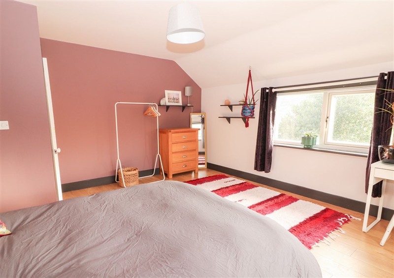 This is a bedroom (photo 4) at Shanti Gher, Ballylickey