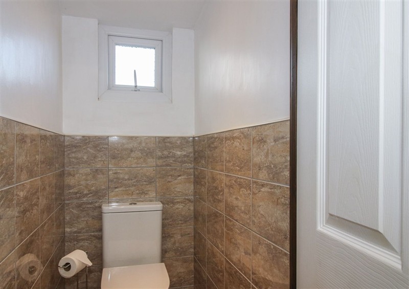 Bathroom at Sharons Shepherd Hut, Knockin