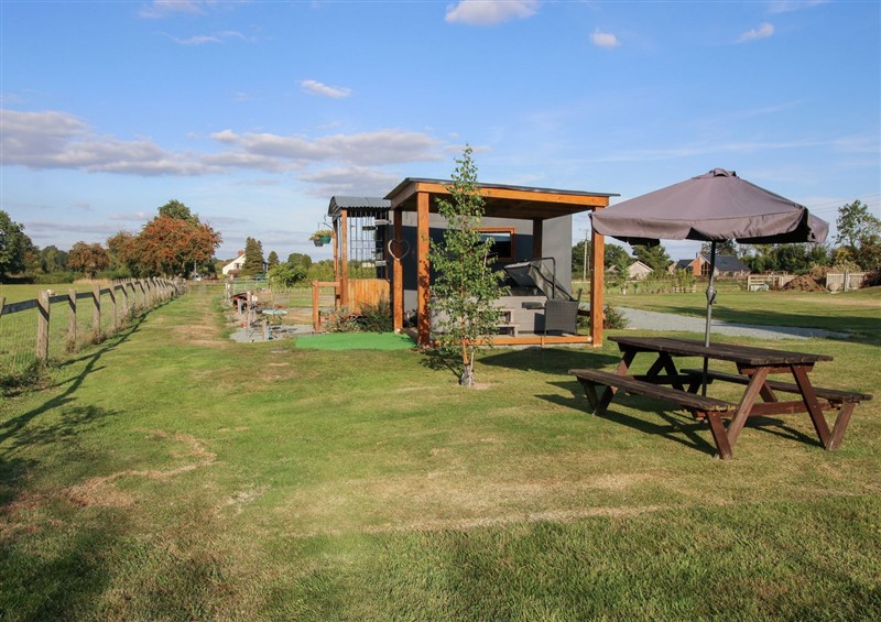 Outside (photo 2) at Sharons Shepherd Hut, Knockin
