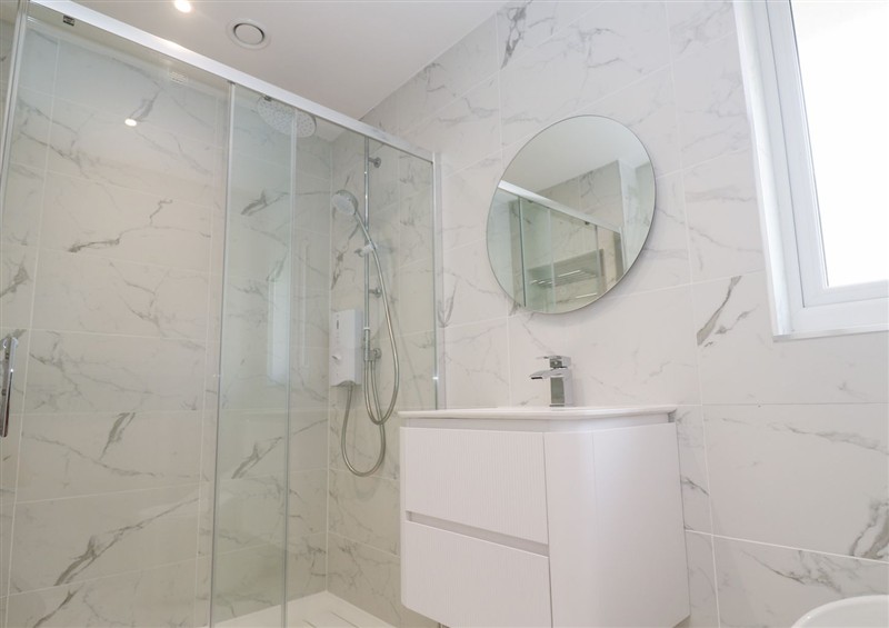 The bathroom at Shearwater, Praa Sands