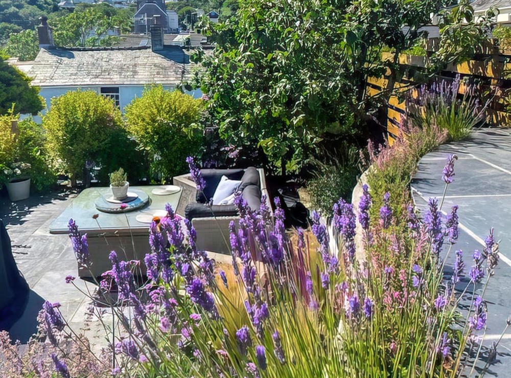 Sitting-out-area (photo 2) at Shearwaters in St Mawes, Cornwall