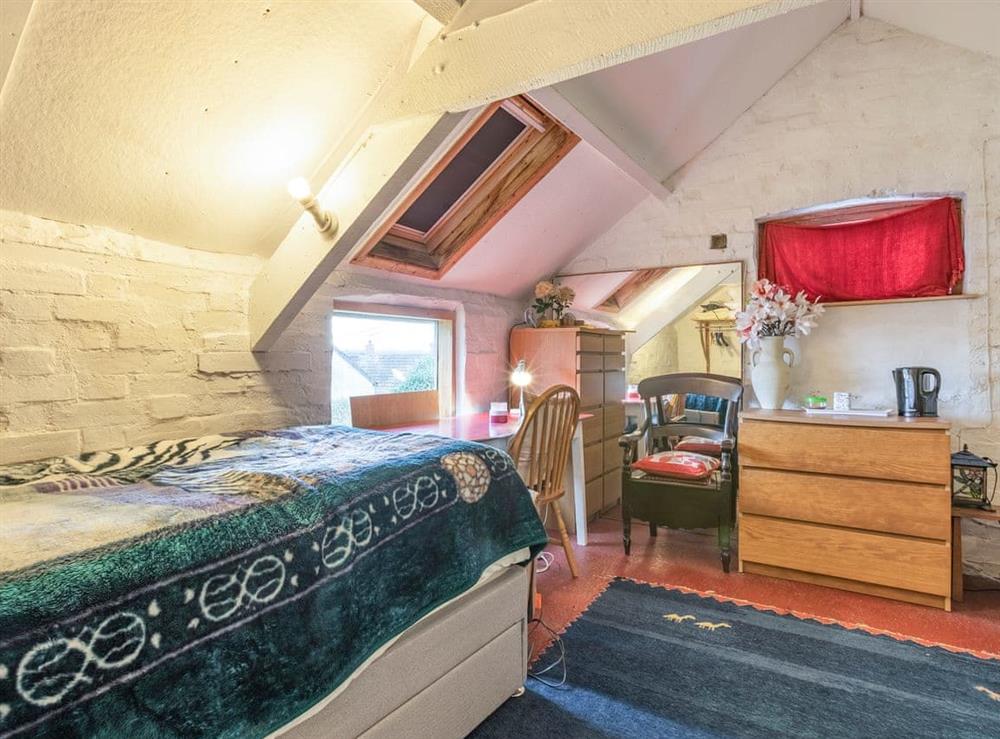 Twin bedroom (photo 2) at Sheepwash Square House in Sheepwash, near Beaworthy, Devon