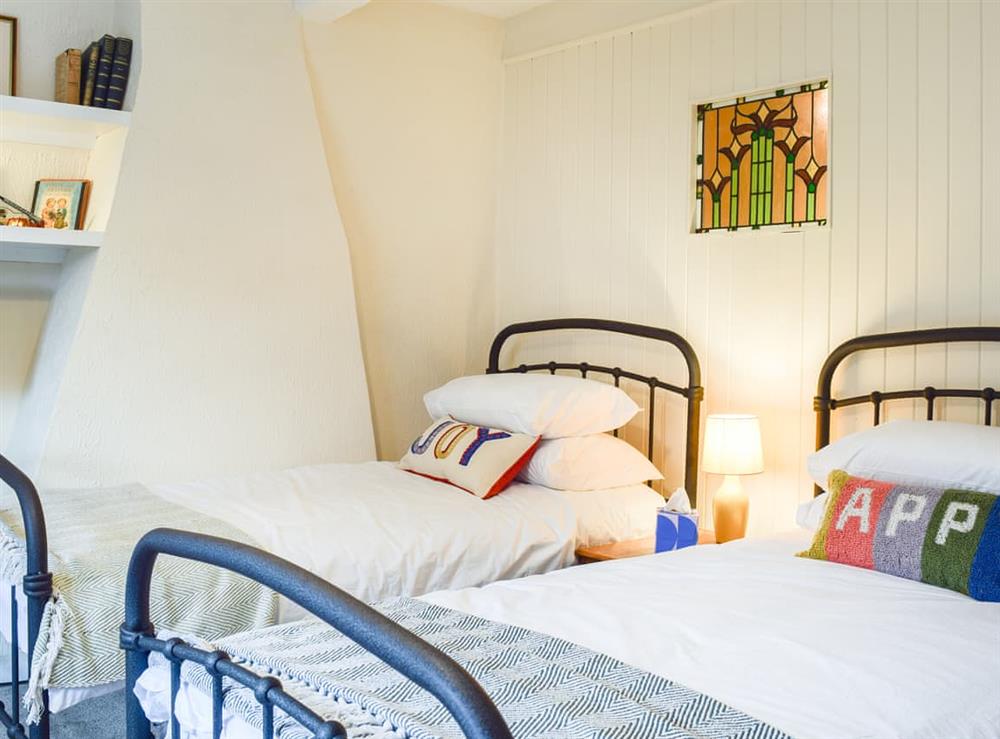 Twin bedroom at Sheldon House in Braunston, Northamptonshire