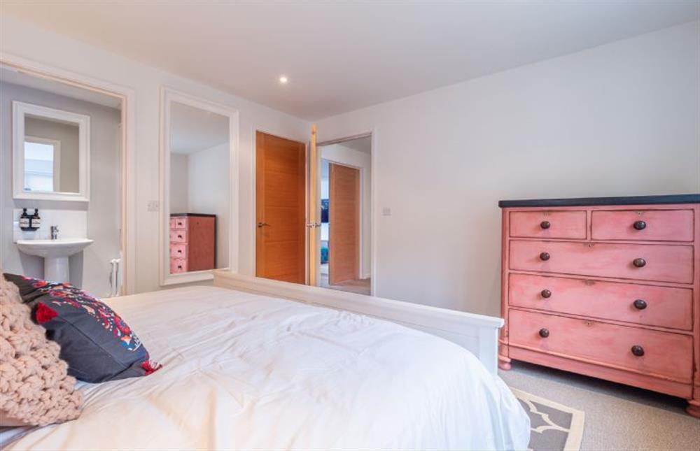 Bedroom two with en-suite shower room at Shellseekers, Aldeburgh