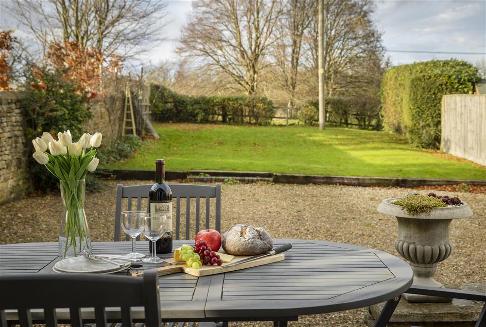 Enjoy al fresco dining whilst enjoying the beautiful garden at Shepherds Cottage, Chipping Norton