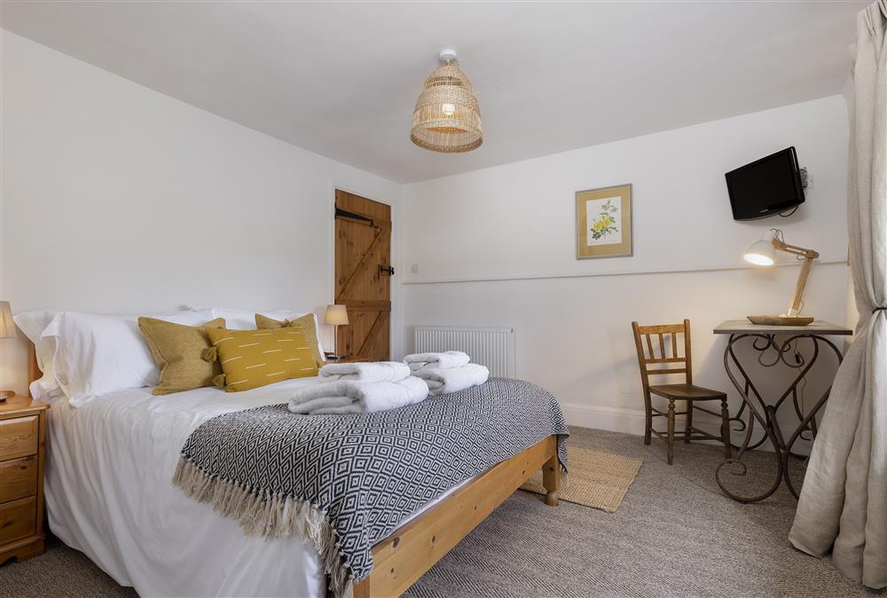 First floor: Bedroom one with a 4ft6 double bed at Shepherds Cottage, Chipping Norton