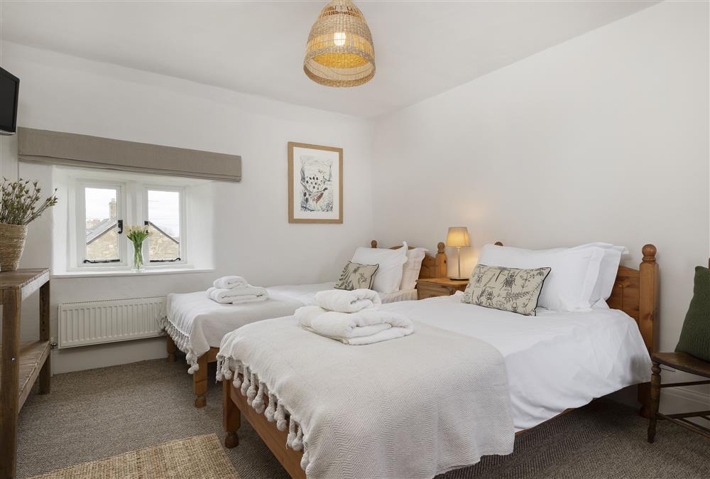 First floor: Bedroom two with twin 3ft single beds at Shepherds Cottage, Chipping Norton