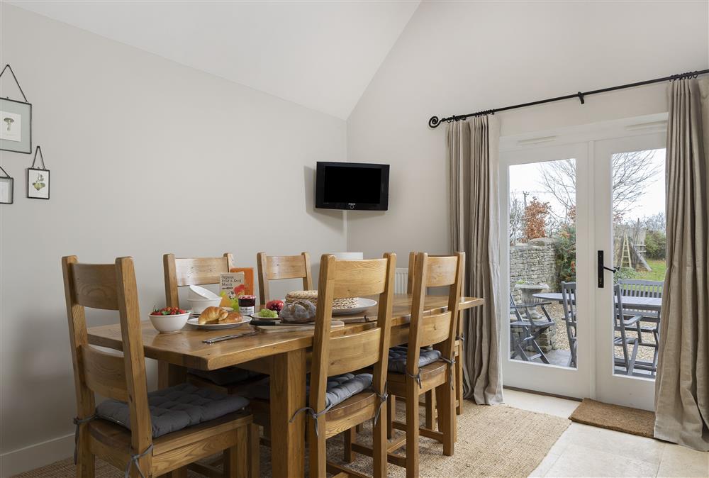 Ground floor: Dining area with patio doors leading to garden at Shepherds Cottage, Chipping Norton