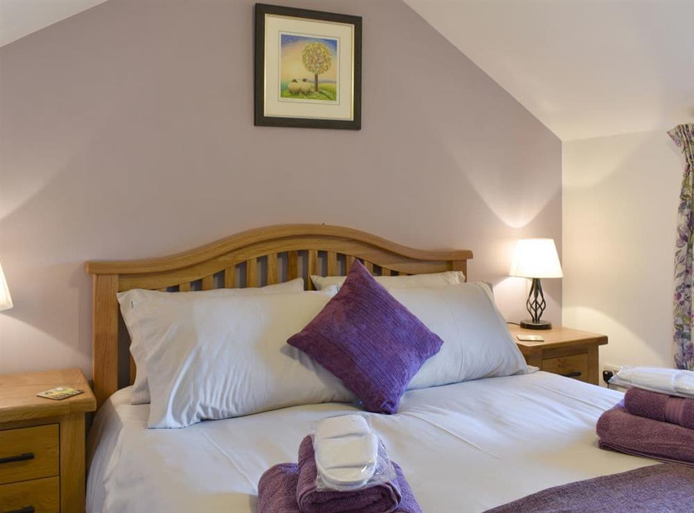 Double bedroom (photo 2) at Shepherds Den in Newton Le Willows, North Yorkshire