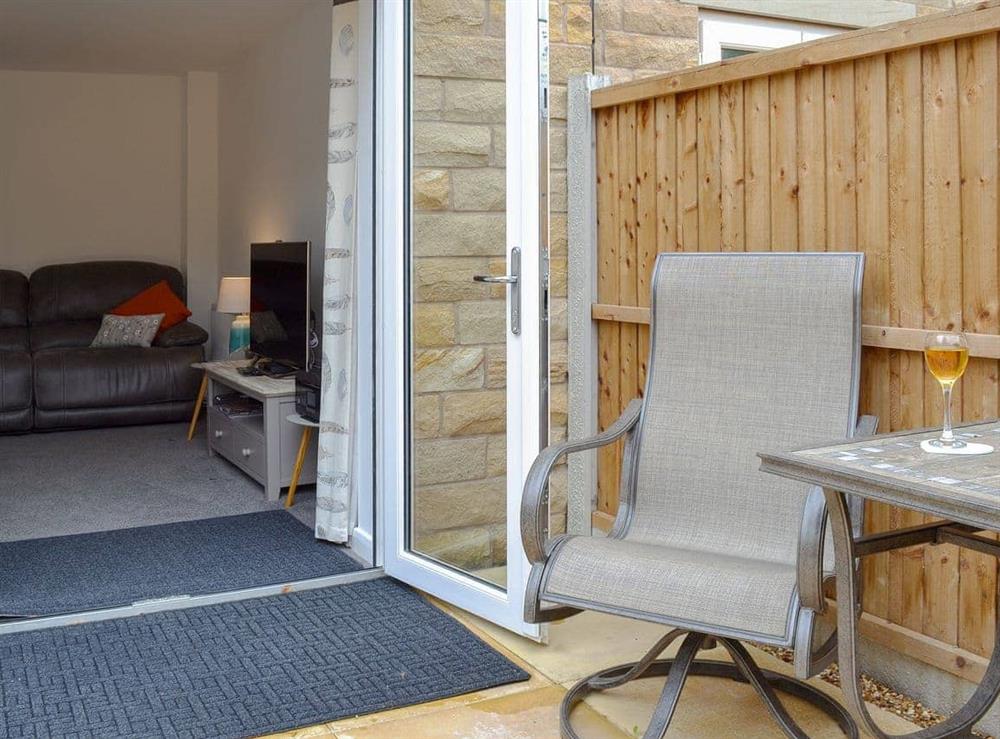 Sitting-out-area at Shepley Mews in Glossop, Derbyshire