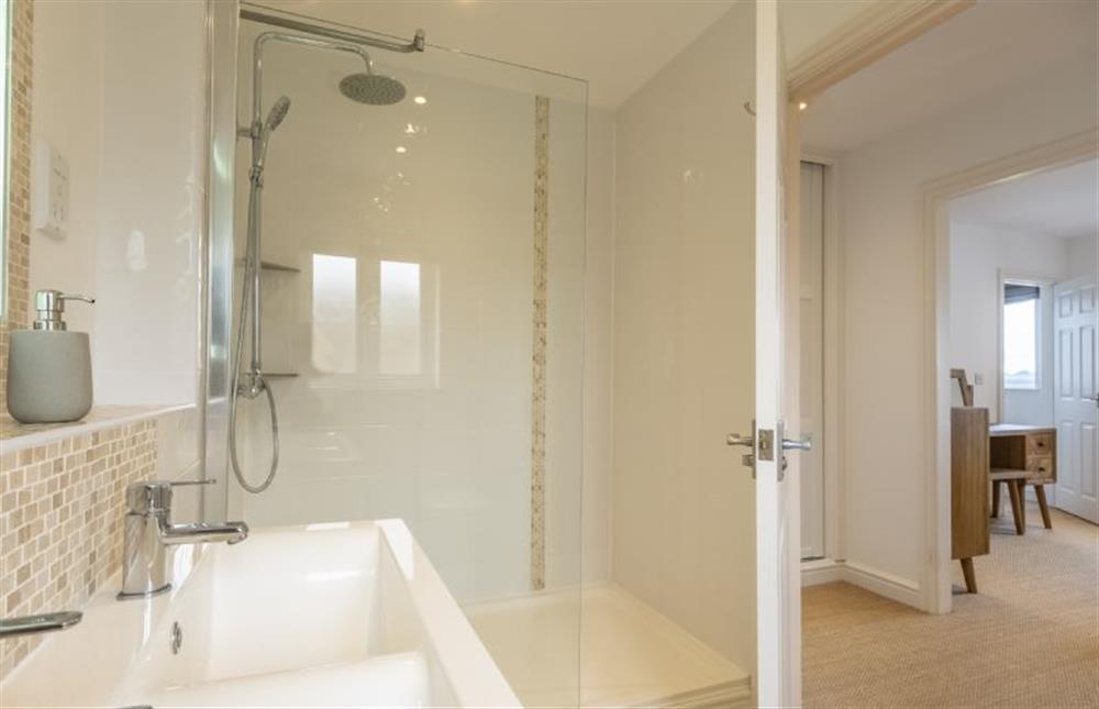 Master en-suite at Sherborne House, Wells-next-the-Sea