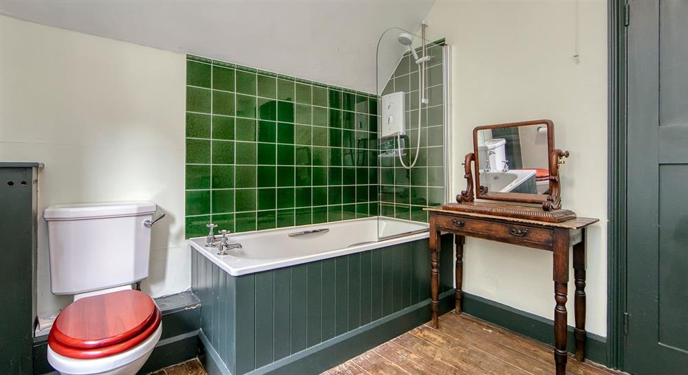 The bathroom at Sherborne West Lodge in Sherborne, Gloucestershire