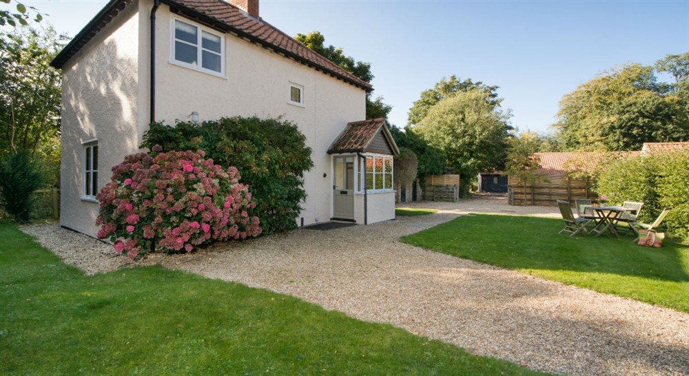 The pretty exterior of Wood Farm, Upper Sheringham, Norfolk (photo 2) at Sheringham Wood Farm in Upper Sheringham, Norfolk