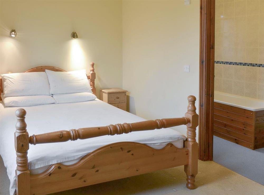 Second double bedroom with en-suite bathroom at Chestnut House, 