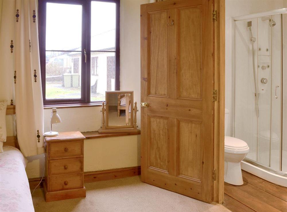 Triple bedroom with en-suite shower room at Sherrill Farmhouse, 