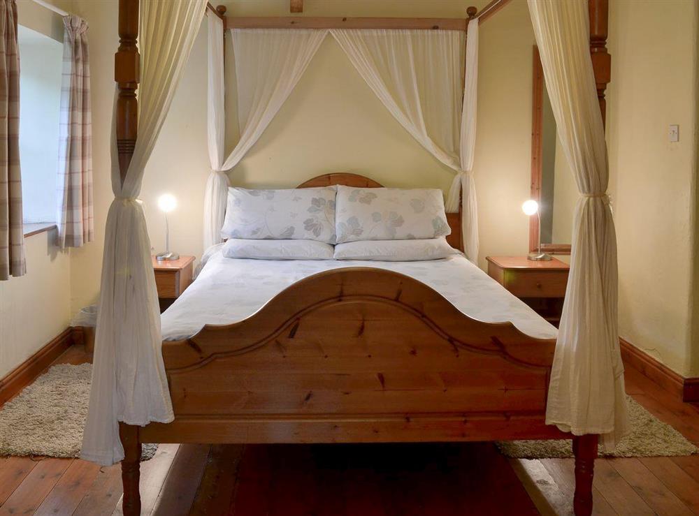 Wonderful four poster double bedroom at Sherrill Farmhouse, 