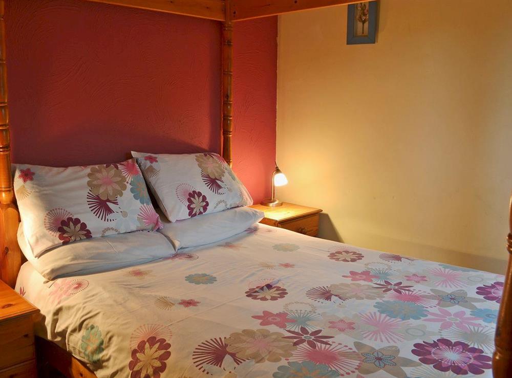 Romantic four Poster bedroom at Thyme, 