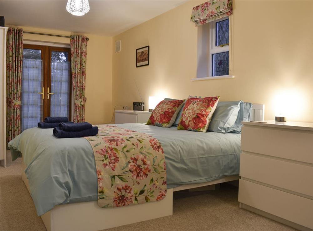 Double bedroom with en-suite (photo 2) at Ship Shape in Weymouth, Dorset