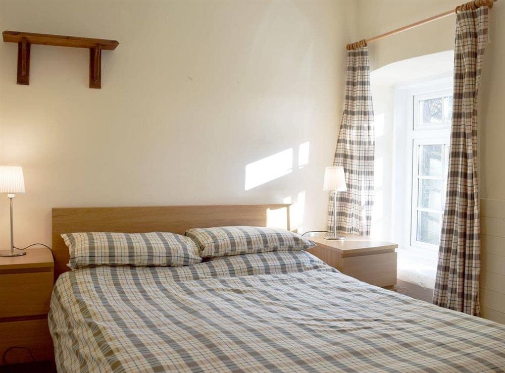 Comfortable double bedroom at Shippen Cottage in Ivy Court Cottages, Llys-y-Fran, Dyfed