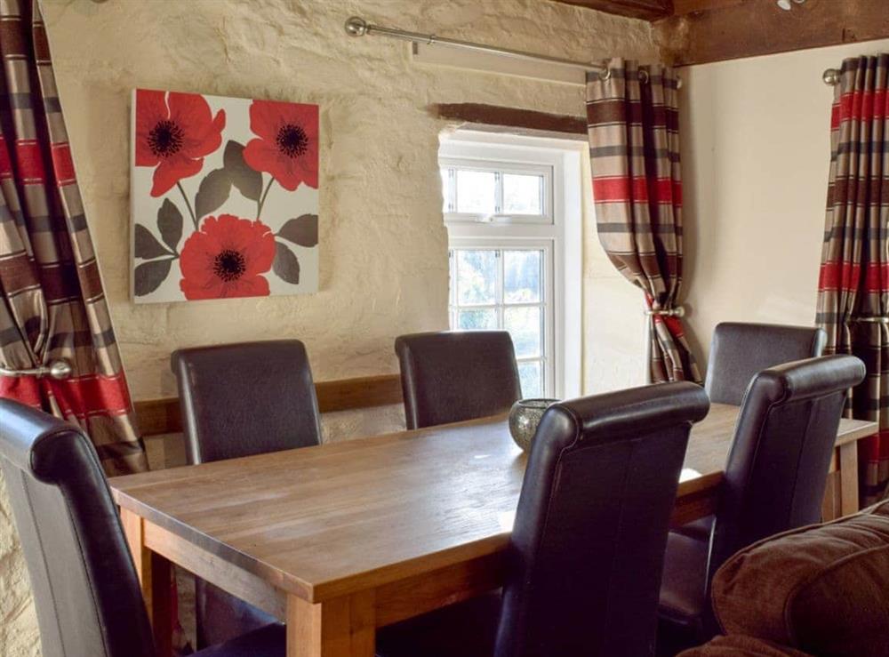 Idela dining area at Shippen Cottage in Ivy Court Cottages, Llys-y-Fran, Dyfed