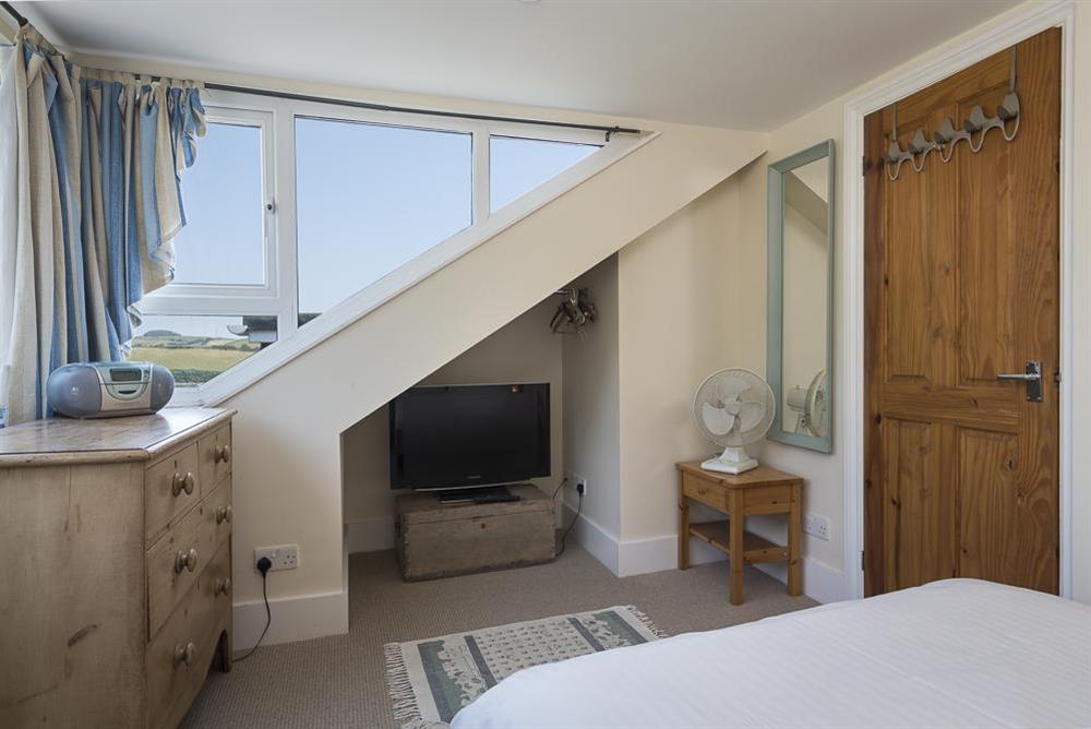 2nd floor bedroom with double 4'6" bed at Shipwrights in 11 Coronation Road, Salcombe