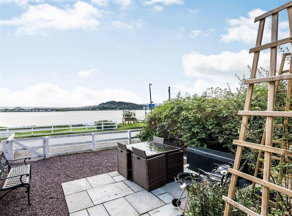 Sitting-out-area at Shore View Cottage in Kessock, Inverness, Inverness-Shire