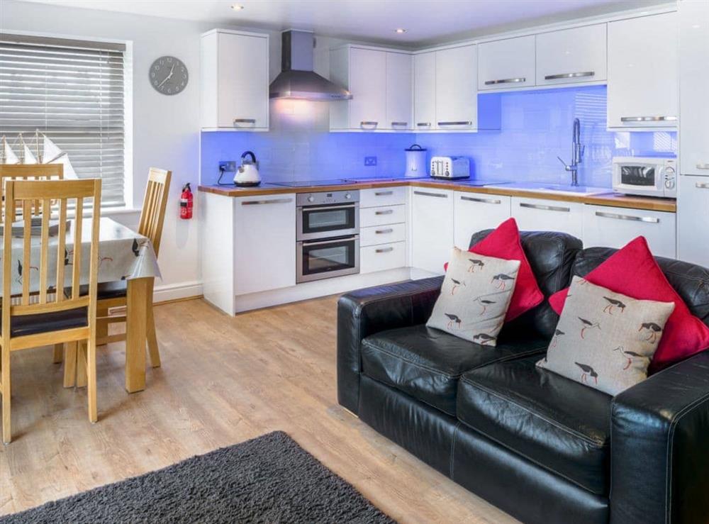 Beautifully presented open plan apartment