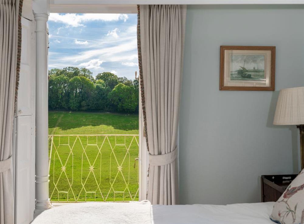 Twin bedroom (photo 3) at Shrewton House in Shrewton, near Salisbury, Wiltshire