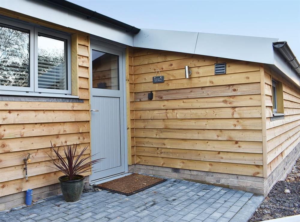 Lovely holiday cottage with a decked area at Sids Place in Ringwood, Dorset