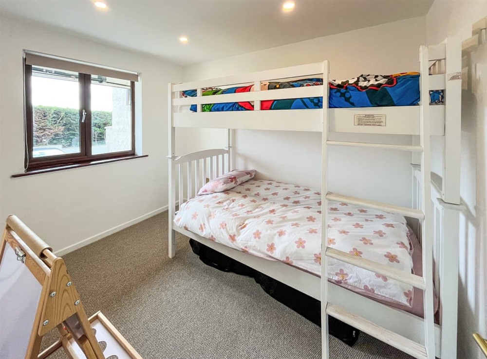 Bunk bedroom at Sienna Cottage in Tyn-y-gongl, Gwynedd