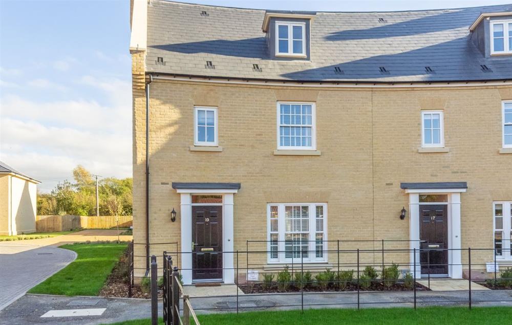 Silver Birches is a spacious three storey end terrace mews house forming part of an attractive crescent of properties