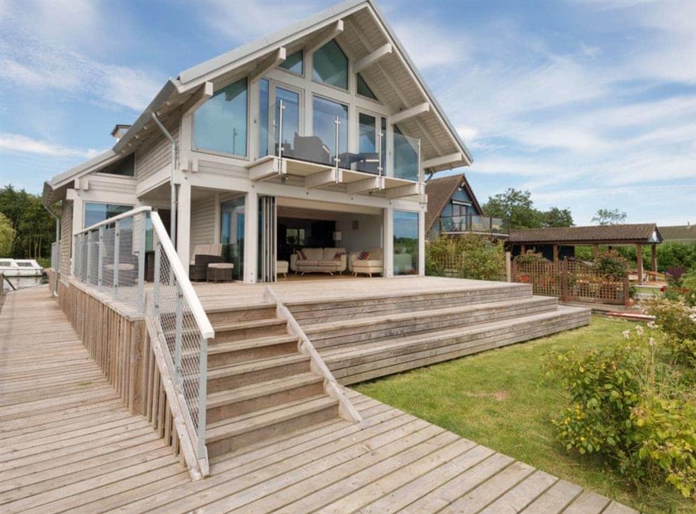 Contemporary waterfront holiday home at Silver Dawn in Horning, near Wroxham, Norfolk