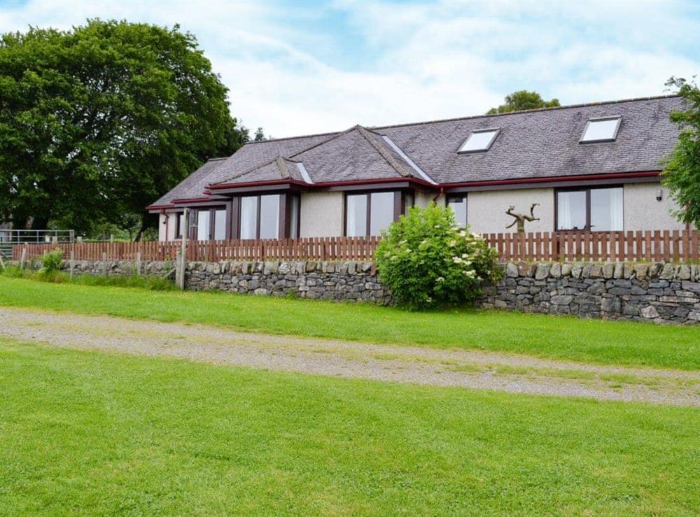 Spacious detached property at Silver Dee in Crossmichael, near Castle Douglas, Dumfries and Galloway, Kirkcudbrightshire