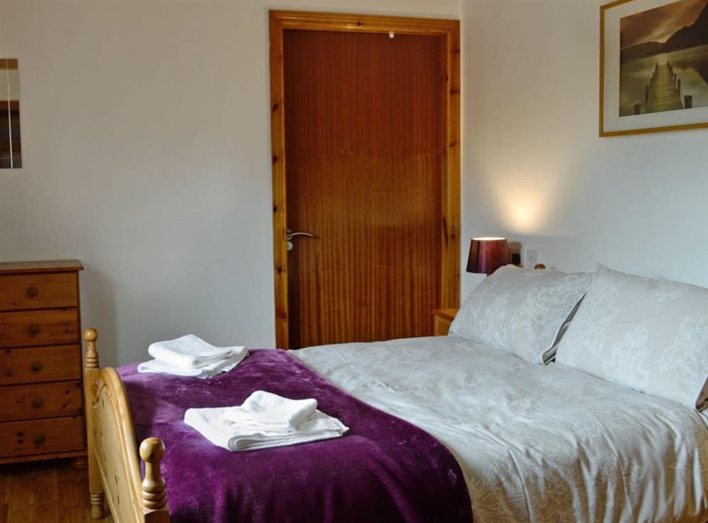 Tastefully furnished double bedroom with en-suite with bathroom at Silver Dee in Crossmichael, near Castle Douglas, Dumfries and Galloway, Kirkcudbrightshire