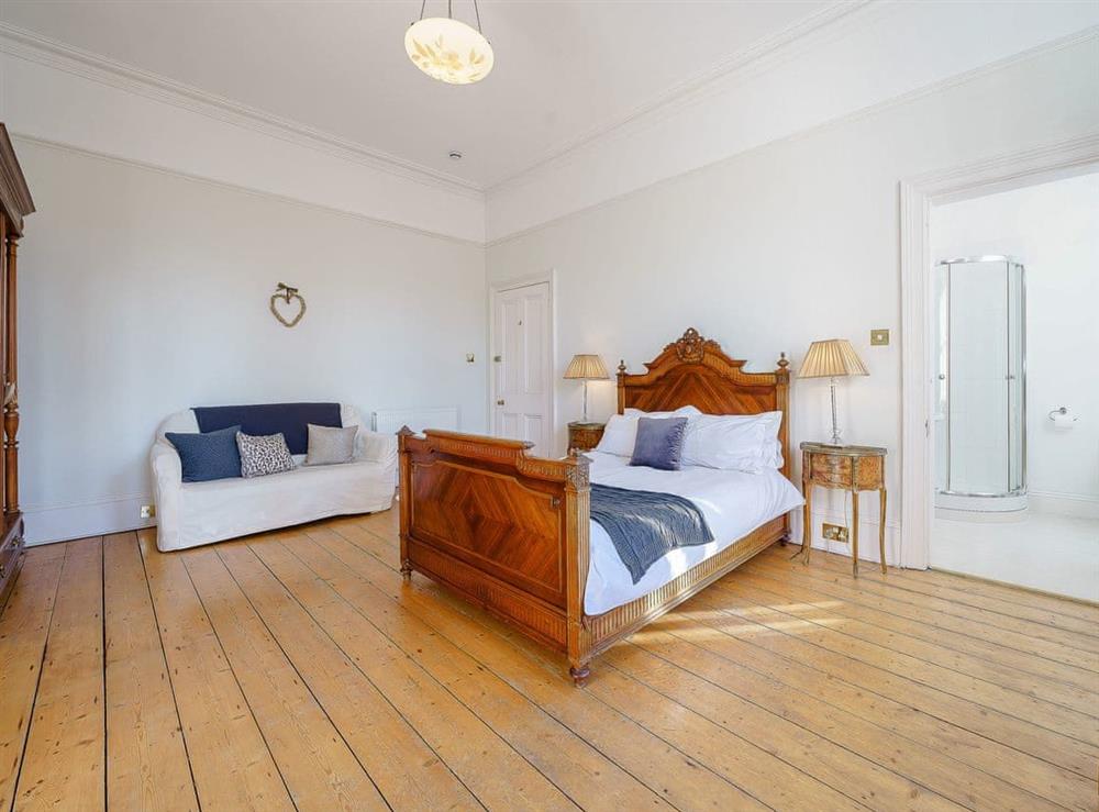 Double bedroom (photo 2) at Sinatra Villa in Cheltenham, England