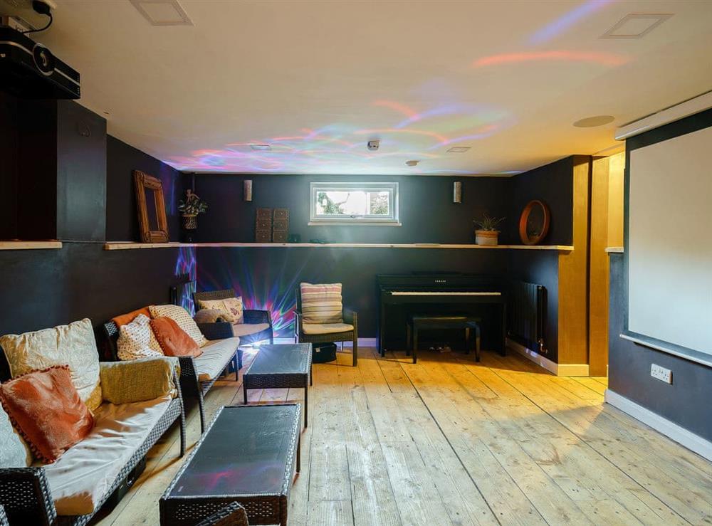 Entertainment room at Sinatra Villa in Cheltenham, England