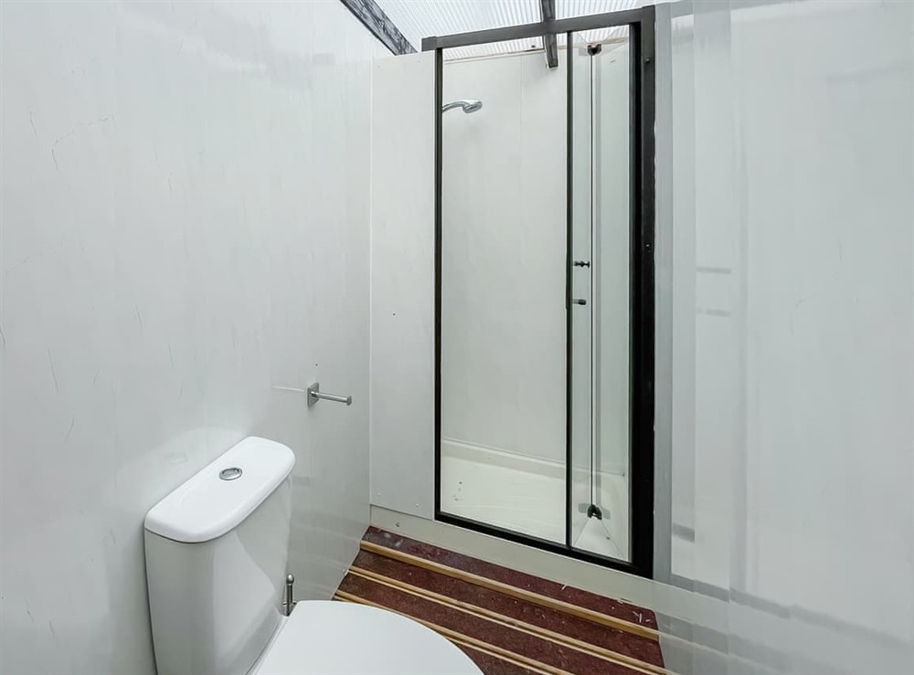 Bathroom at Sir A Wel in LLANNERCH-Y-MEDD, Gwynedd