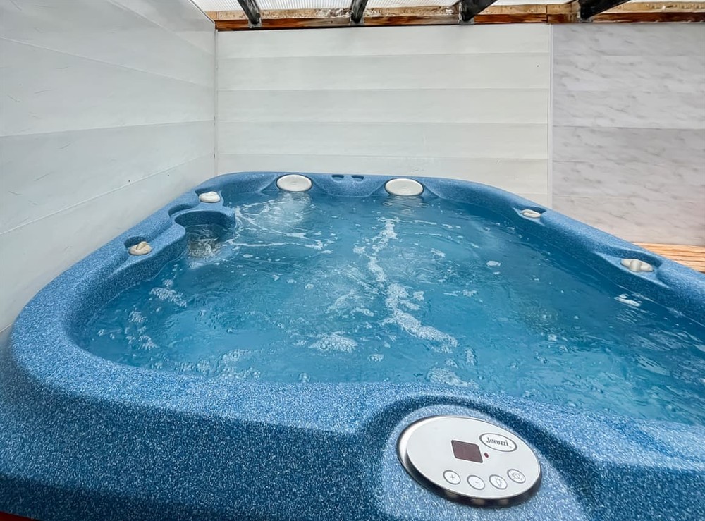 Hot tub at Sir A Wel in LLANNERCH-Y-MEDD, Gwynedd