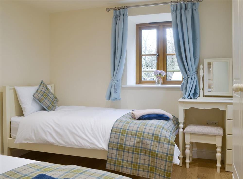 Relaxing twin bedroom at No. 1 Ash Cottage, 