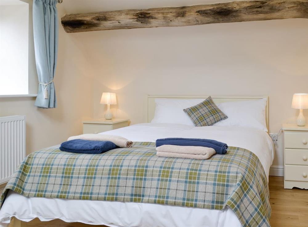 Family bedroom with a king-size and a single bed at No. 2 Ash Cottage, 