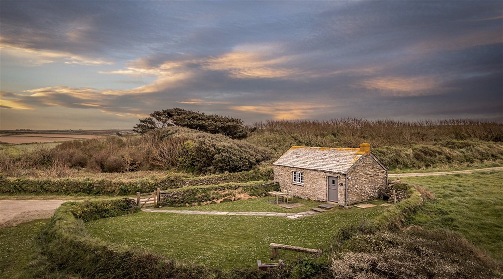 The exterior of Skippers Cabin, Cornwall (photo 2) at Skipper's Cabin in Padstow, Cornwall